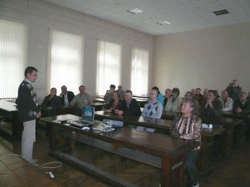 Professori Evgeny Kusnetsov esitteli Pietarin metsäakatemiaa.